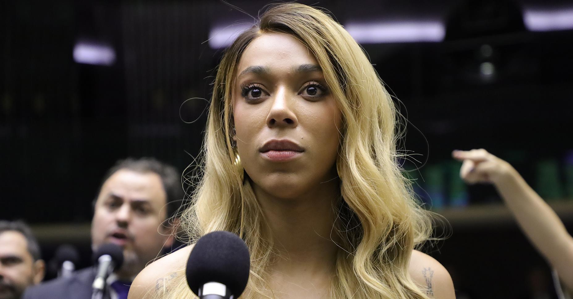 Erika Hilton processa influenciadora Antonia Fontenelle por racismo