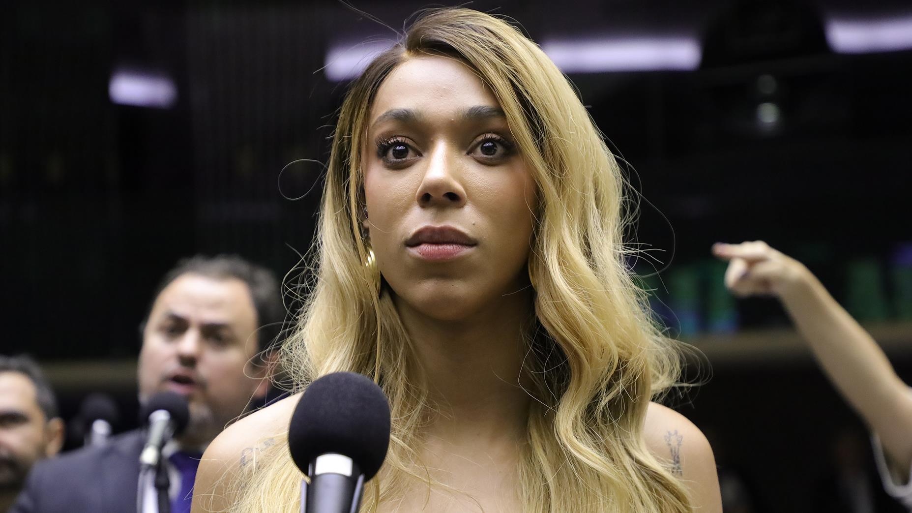 Ação judicial movida por Erika Hilton menciona racismo, injúria racial e transfobia