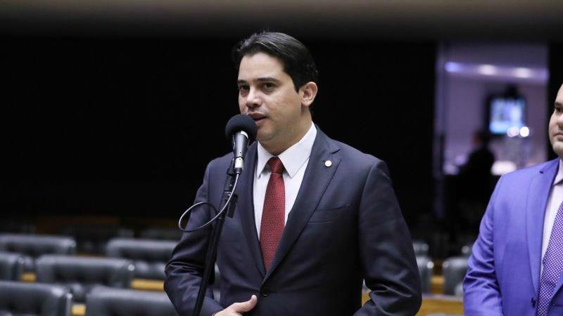 O deputado Junior Mano (PSB-CE) foi alvo de operação da PF.