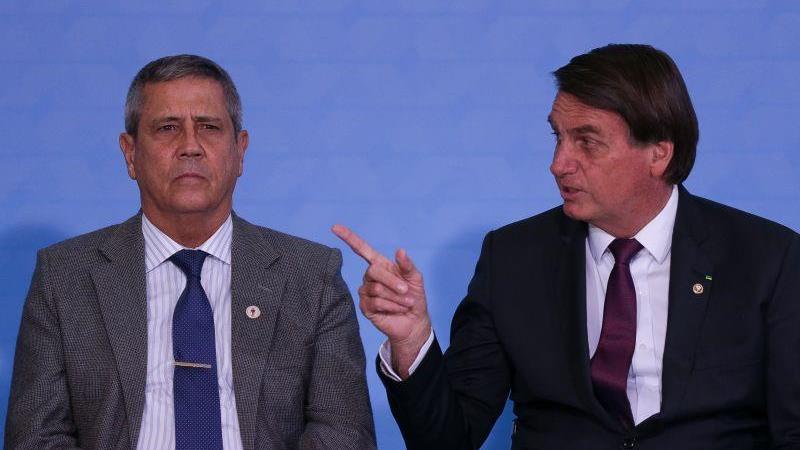 Bolsonaro com o general Braga Netto, também citado pela PGR.