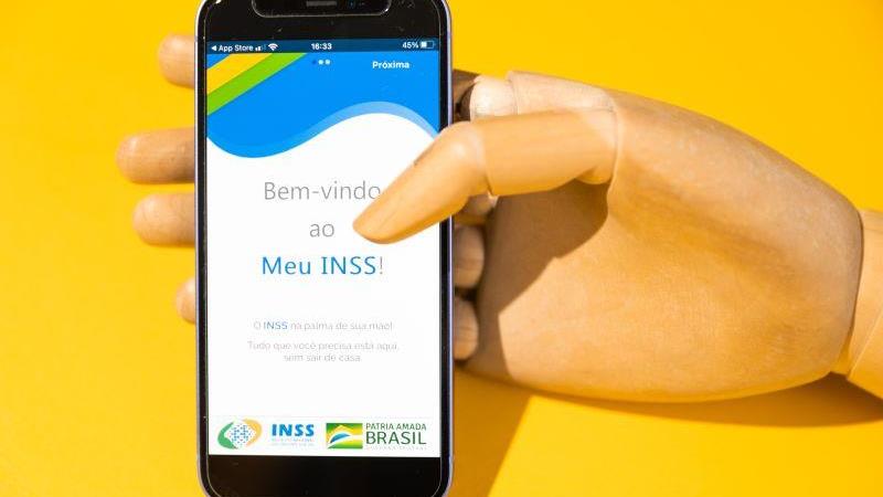 Usuários podem usar o aplicativo Meu INSS para aderir ao acordo de ressarcimento dos descontos indevidos.