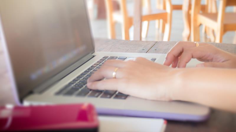 Portaria regulamenta a oferta de cursos de ensino superior à distância.