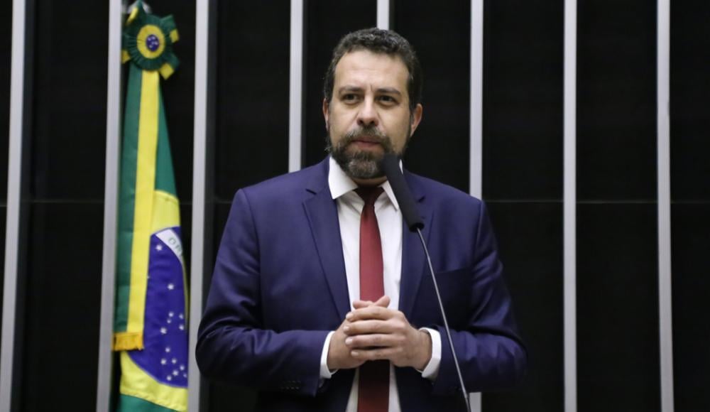 Guilherme Boulos apresenta projeto de lei para taxar big techs