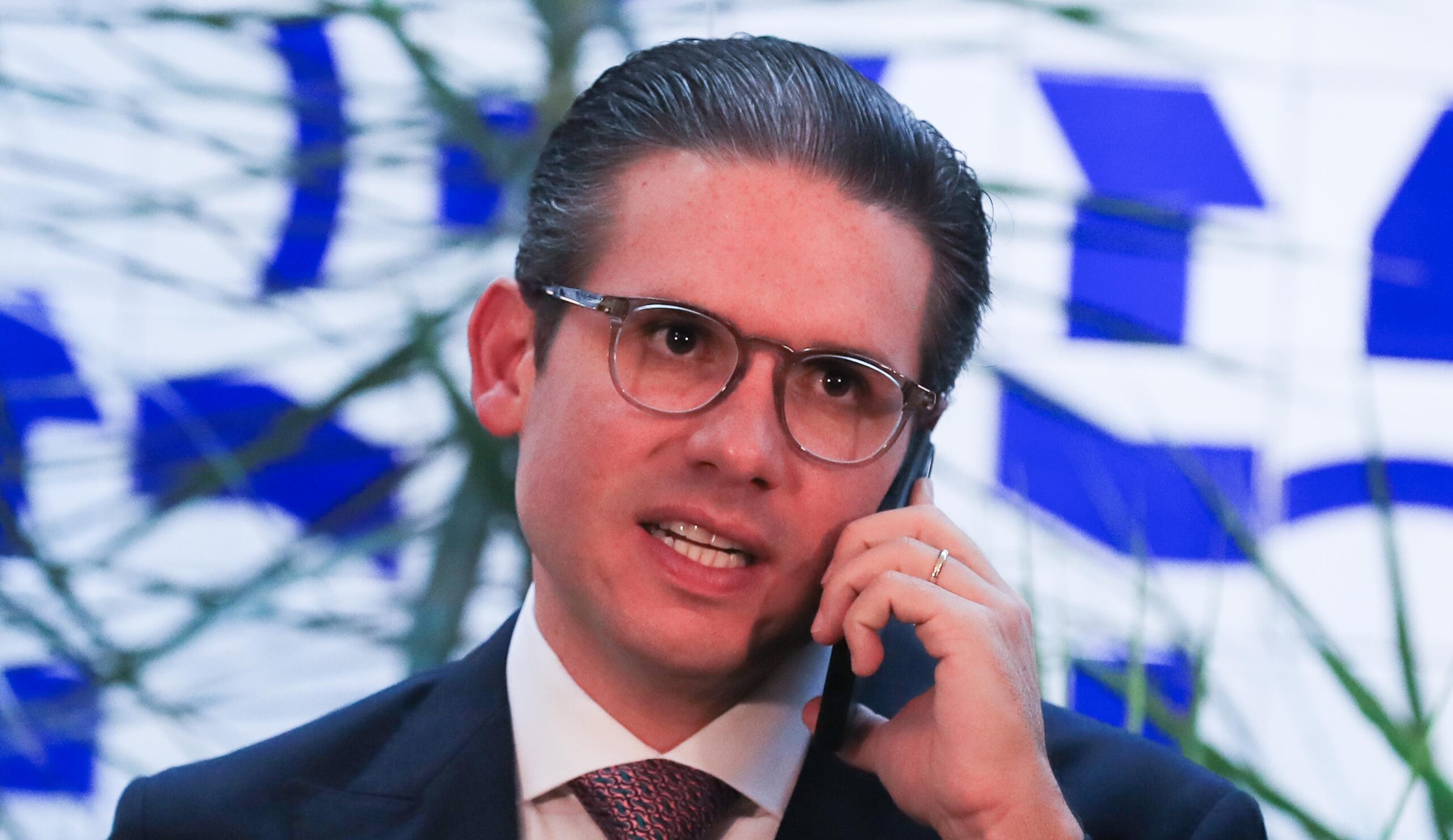 Hugo Motta entrou em conflito com o governo após incluir revogação de decreto presidencial na pauta.