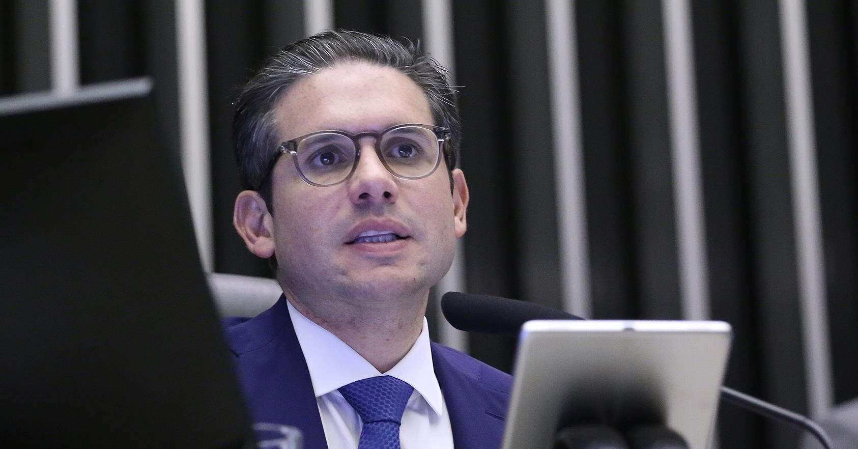 Hugo Motta explica benefícios do PL do transporte por app