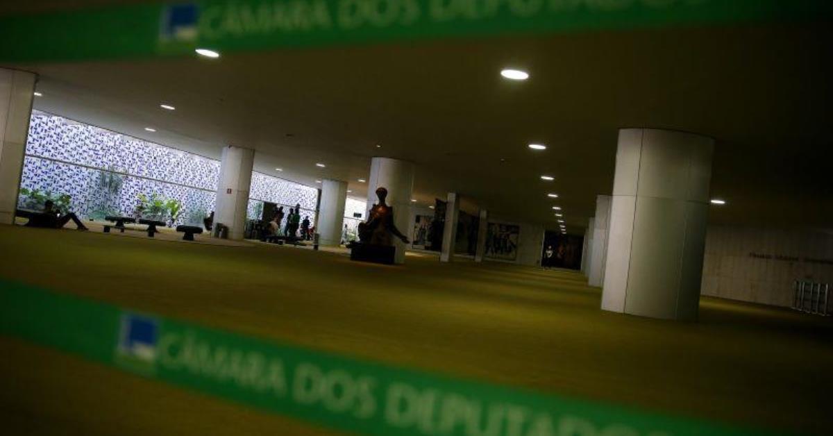 Hugo veta comissões no recesso e impede moções de apoio a Bolsonaro