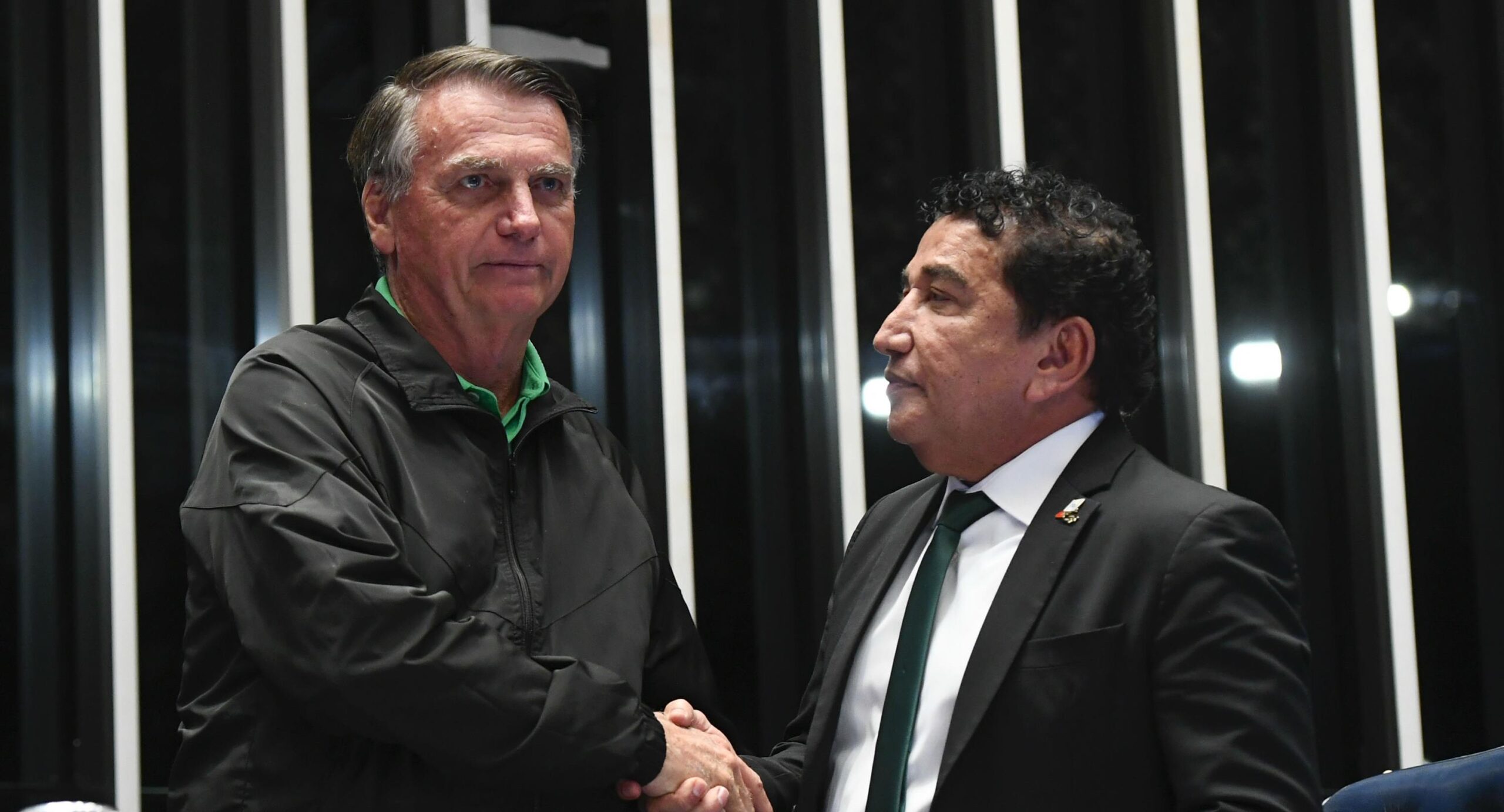 Jair Bolsonaro comparece à sessão do Senado de homenagem a pastor
