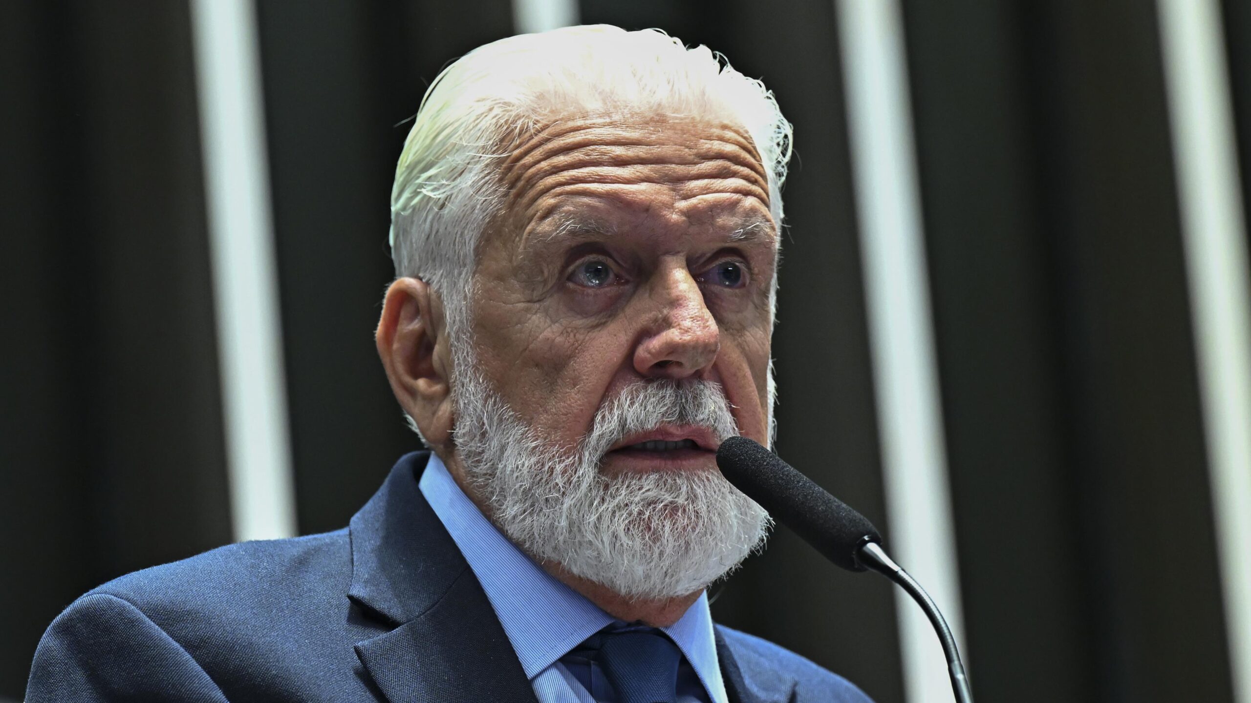 Líder do governo no Senado quer preparar terreno para reunião Lula-Trump.