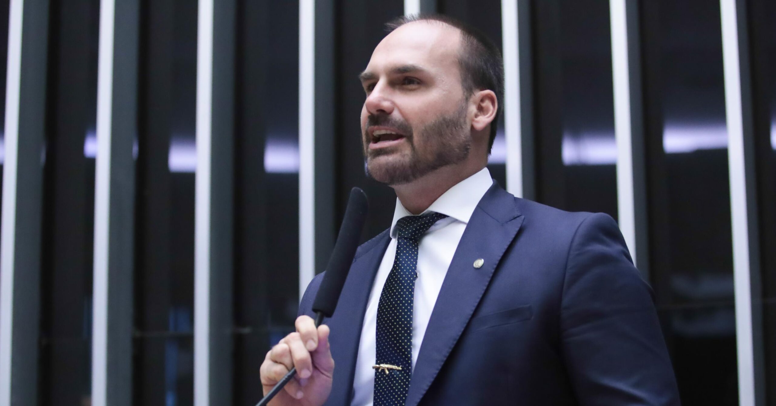 Licença de Eduardo Bolsonaro expira, dando início à contagem de faltas