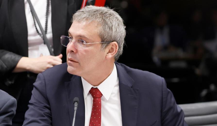 Lindbergh usou tom mais duro do que integrantes do governo ao comentar decisão de Alexandre de Moraes.