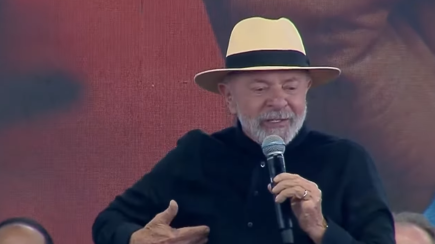 Lula acusa Eduardo Bolsonaro de articular taxação de 50% dos EUA