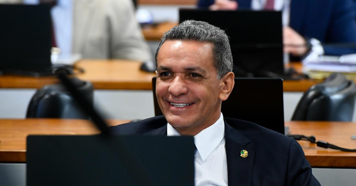 Mecias de Jesus propõe acordo individual para trabalho aos domingos