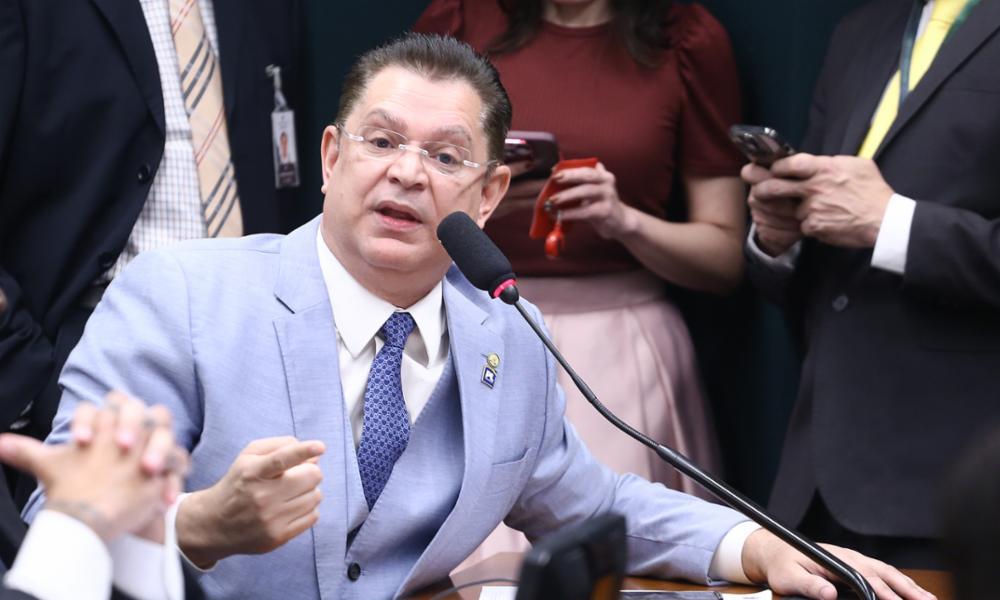 Mesmo sem prisão a Bolsonaro, Sóstenes ataca Moraes: “psicopata”