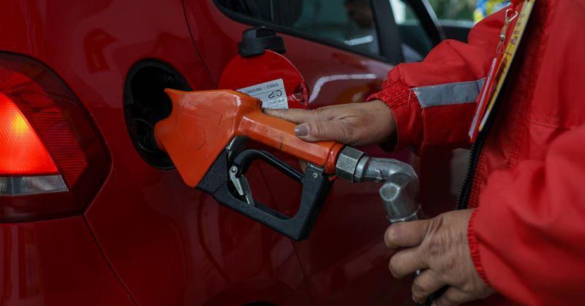 Ministro de Minas e Energia cobra ação por alta na gasolina em MG e DF