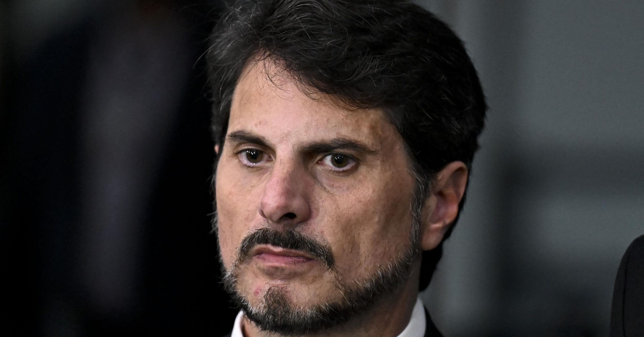 Moraes bloqueia contas, cartões e chaves Pix do senador Marcos do Val