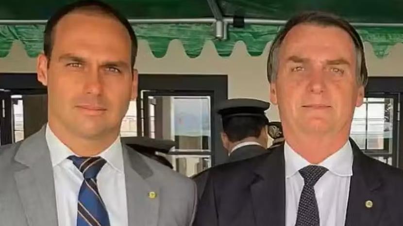 Jair Bolsonaro e seu filho Eduardo.