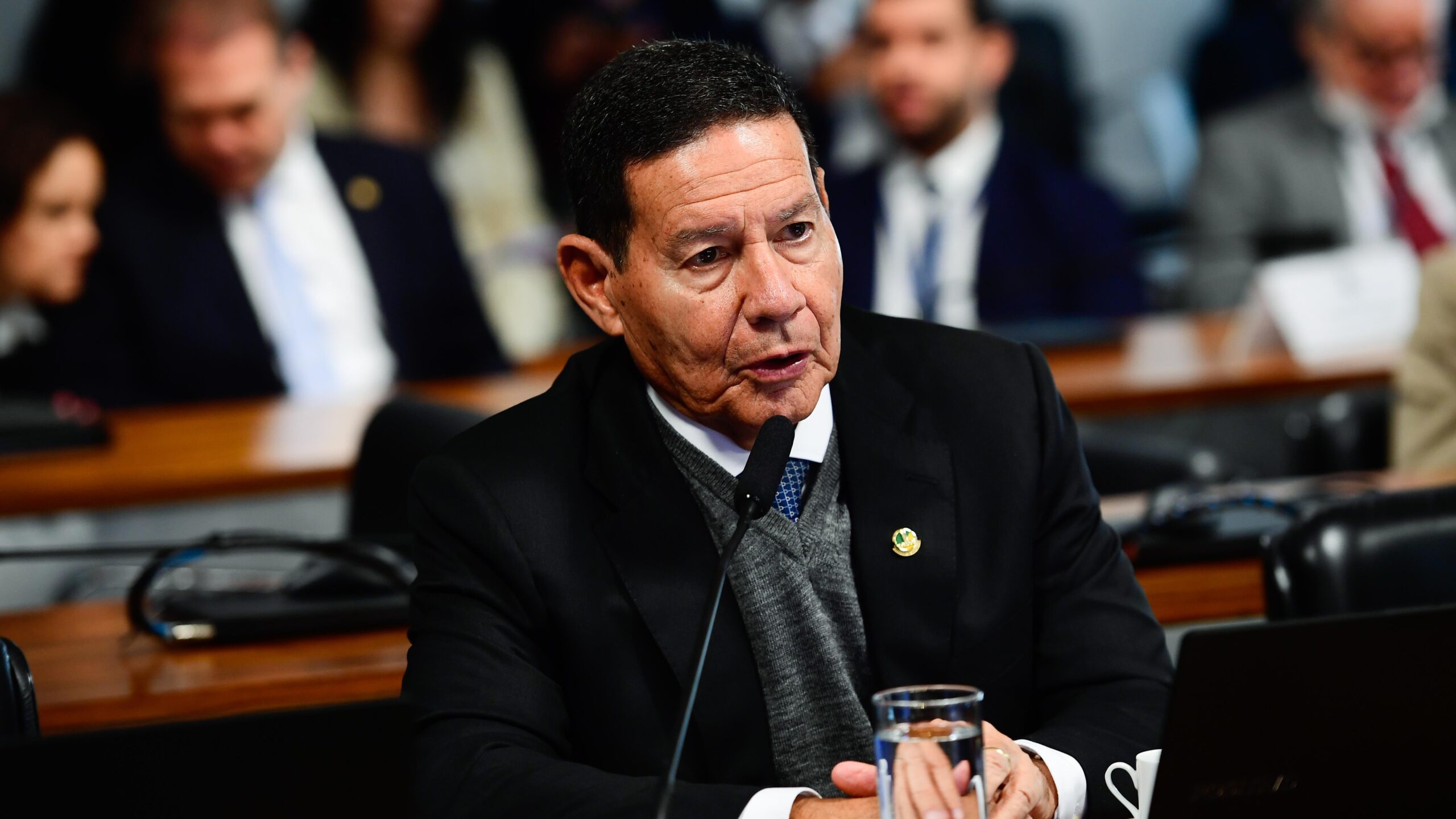 Senador Hamilton Mourão.