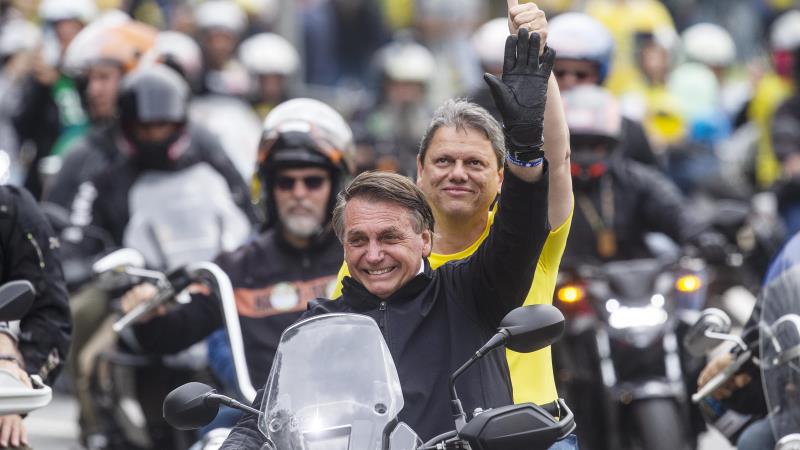 Jair Bolsonaro e Tarcísio em motociata.