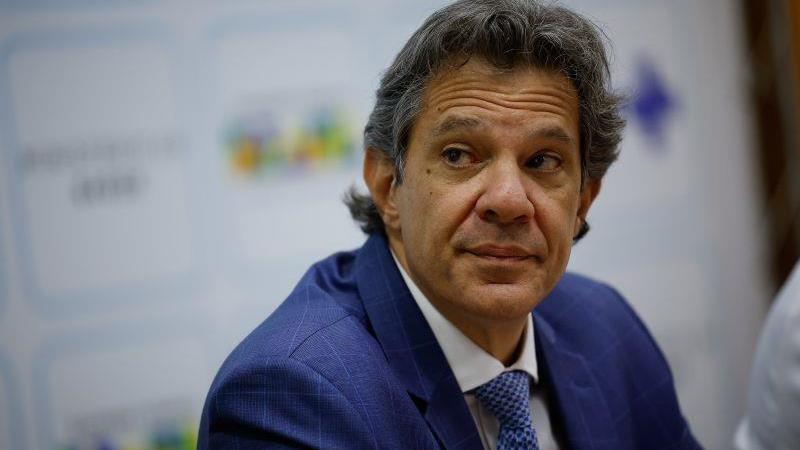 O ministro da Fazenda, Fernando Haddad, pode receber uma mão do Congresso na PEC dos Precatórios para cumprir a meta fiscal em 2026.