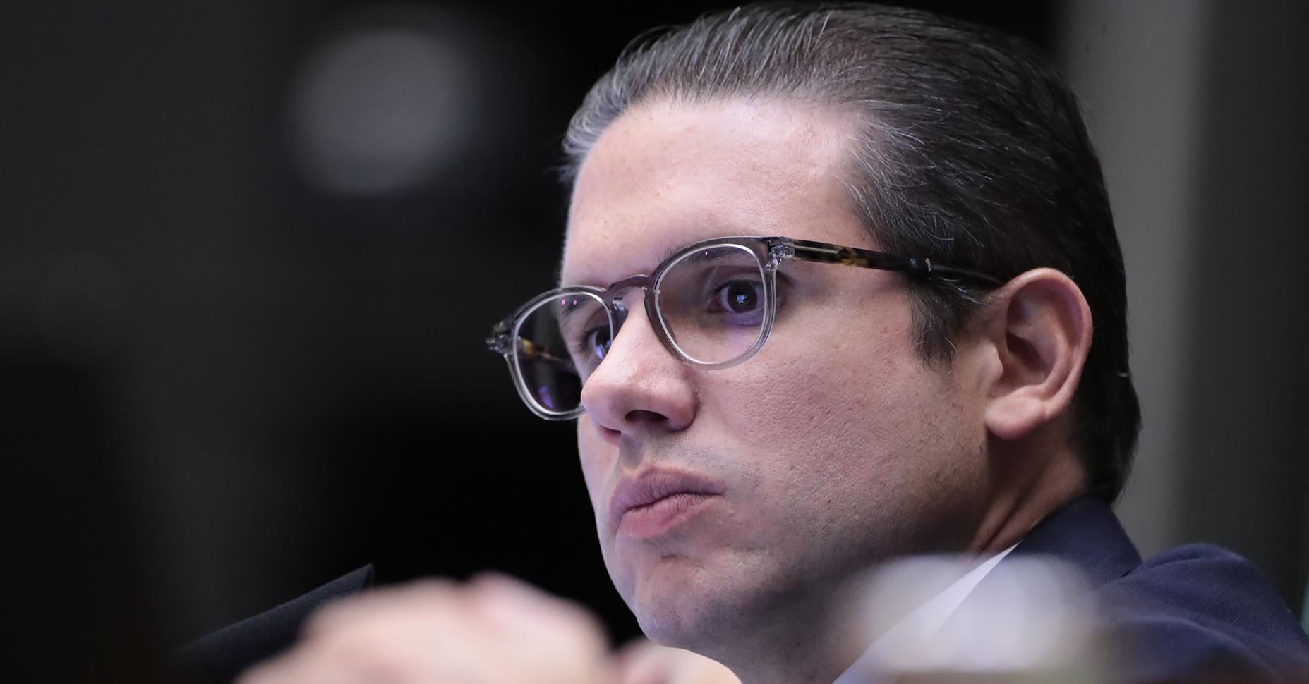 Não cabe à Câmara deliberar sobre prisão de Zambelli, diz Hugo Motta