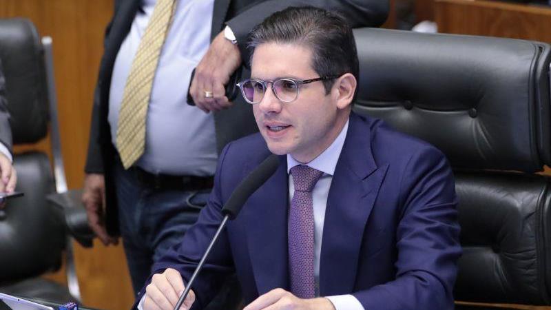 O presidente da Câmara, Hugo Motta (Republicanos-PB), comemorou a aprovação do projeto no plenário.