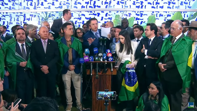 Deputados da oposição.