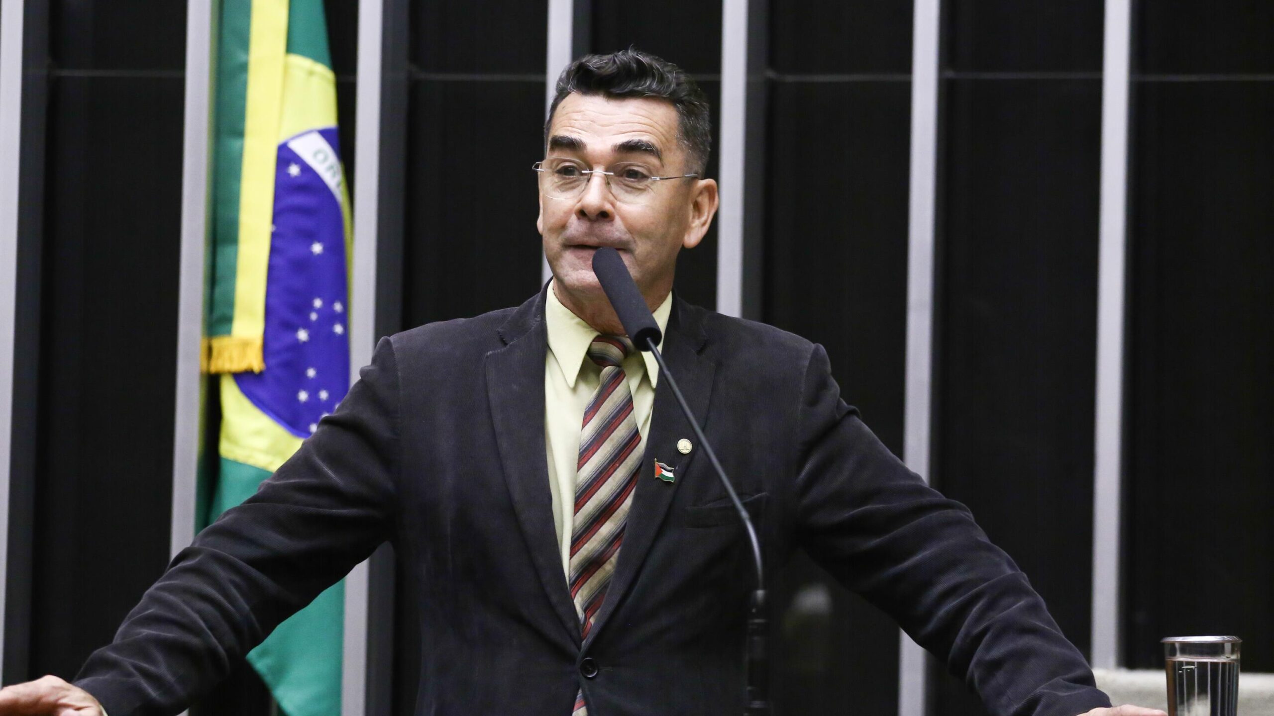 Padre João apresenta proposta para feriado no Dia da Mulher e ações nos estados.