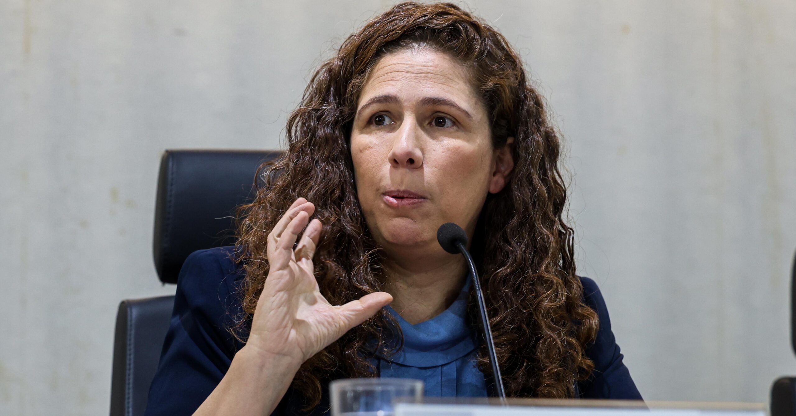Para ministra, cortar gastos “na carne” impacta serviços públicos