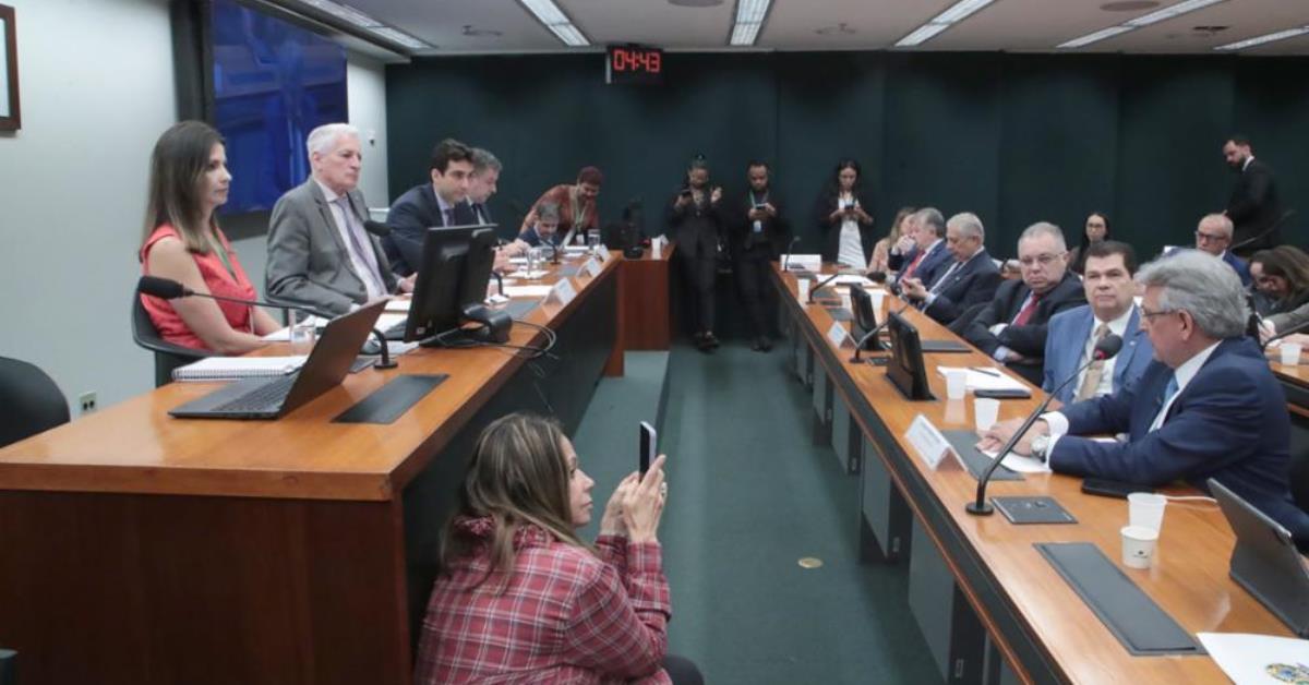 Parlamentares discutem impactos das tarifas dos EUA na economia