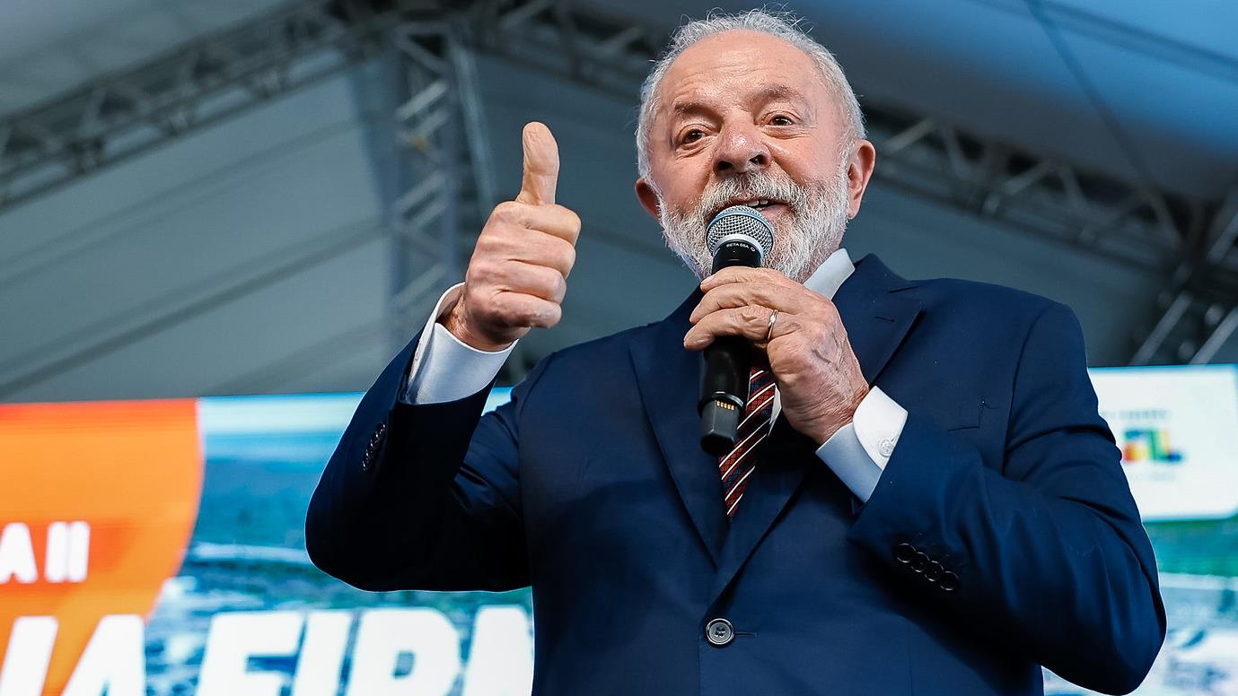 Aprovação do governo Lula supera desaprovação pela primeira vez desde 2024, aponta AtlasIntel.