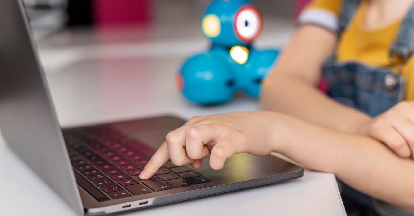 Projeto altera ECA para proteger crianças no ambiente digital