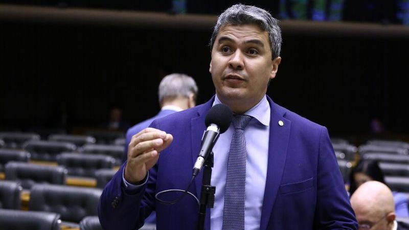 O deputado Diego Garcia (Republicanos-PR) relatou a proposta na CCJ.