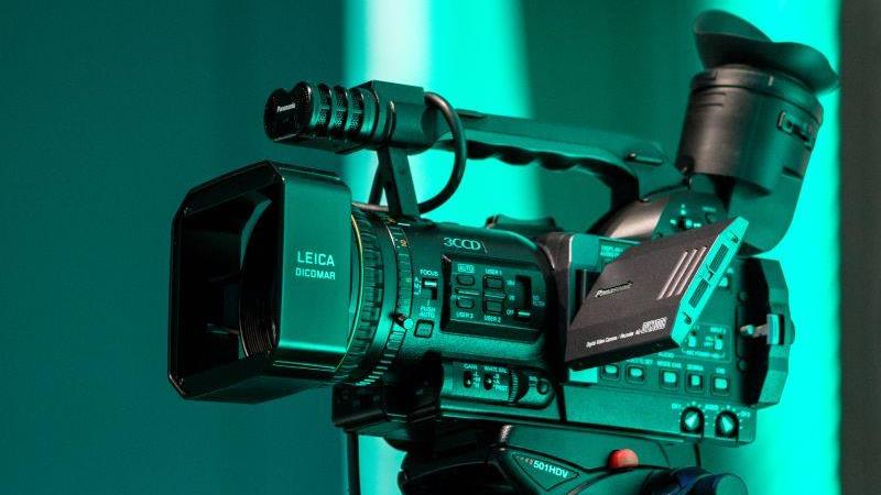 Projeto estabelece que filmagens em cultos religiosos não serão violação do direito de imagem, desde que haja aviso prévio.