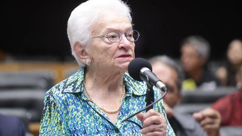 Proposta é da deputada Luiza Erundina (Psol-SP).