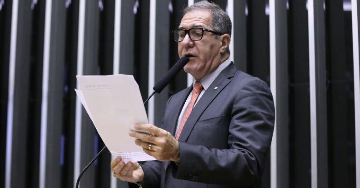 Projeto quer elevar imposto mínimo para importações via correio