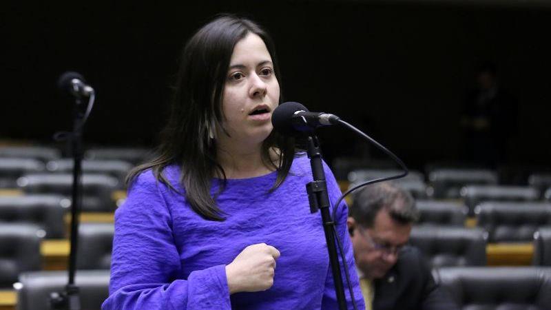 A deputada Sâmia Bomfim (Psol-SP) é a autora da proposta.