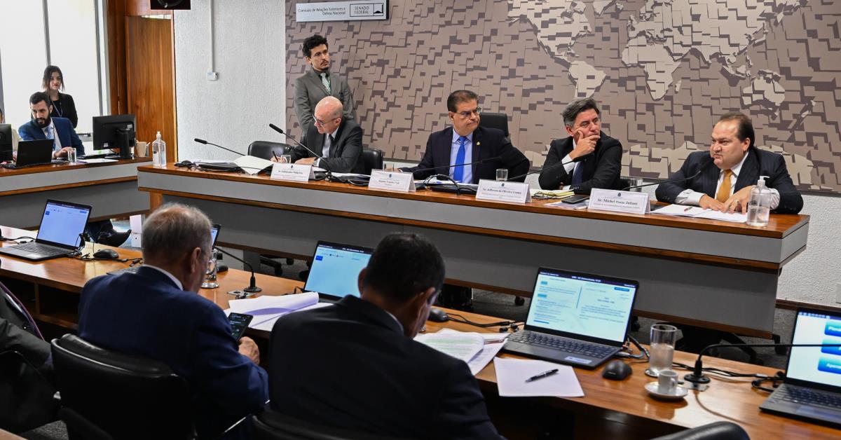 Senado enviará parlamentares aos EUA para negociar tarifas de Trump