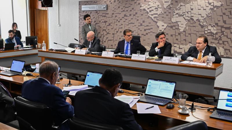 Time de parlamentares planeja viajar a Washington para negociar diretamente com o parlamento americano.