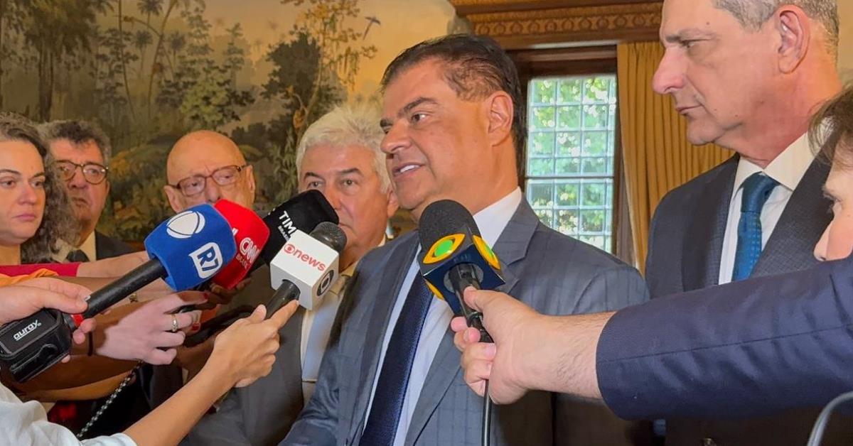 Senadores nos EUA seguram agenda para evitar interferência de Eduardo