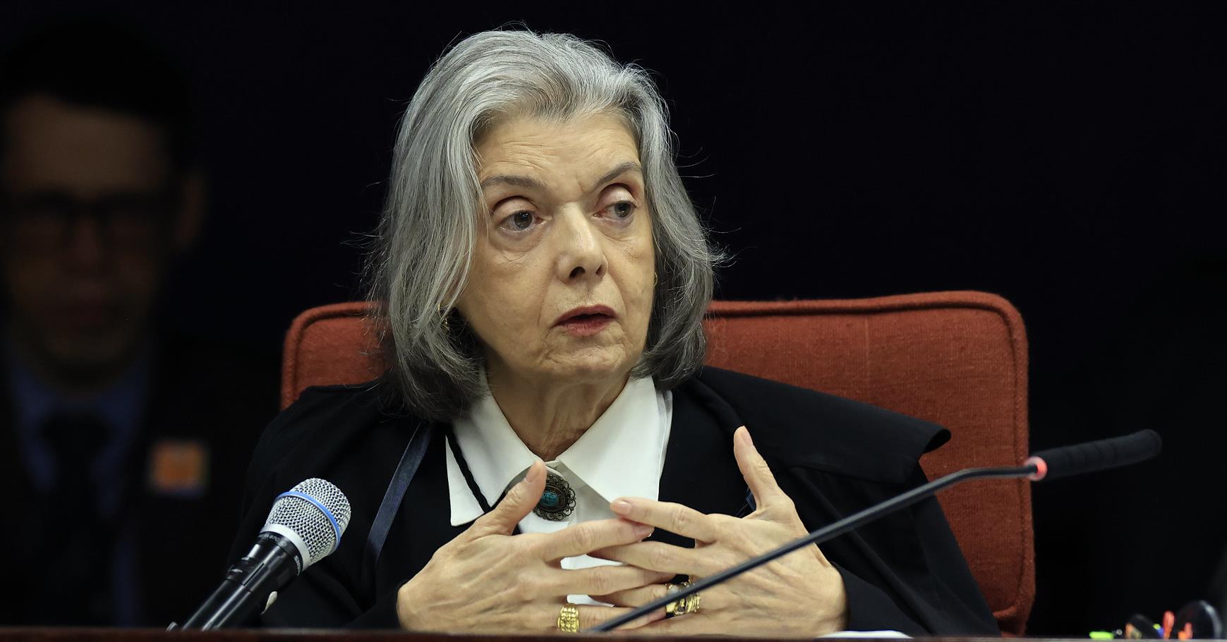 Senadores pedem impeachment da ministra Cármen Lúcia