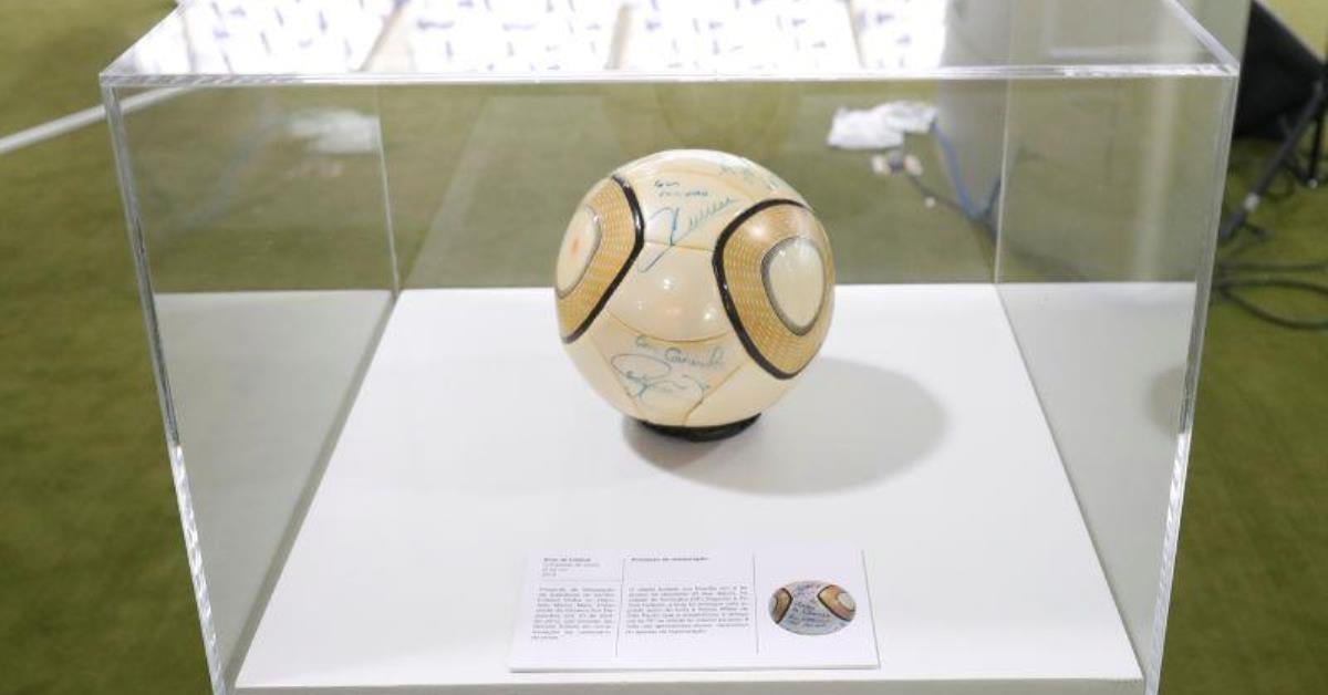 STF condena homem que furtou bola assinada por Neymar em ato golpista