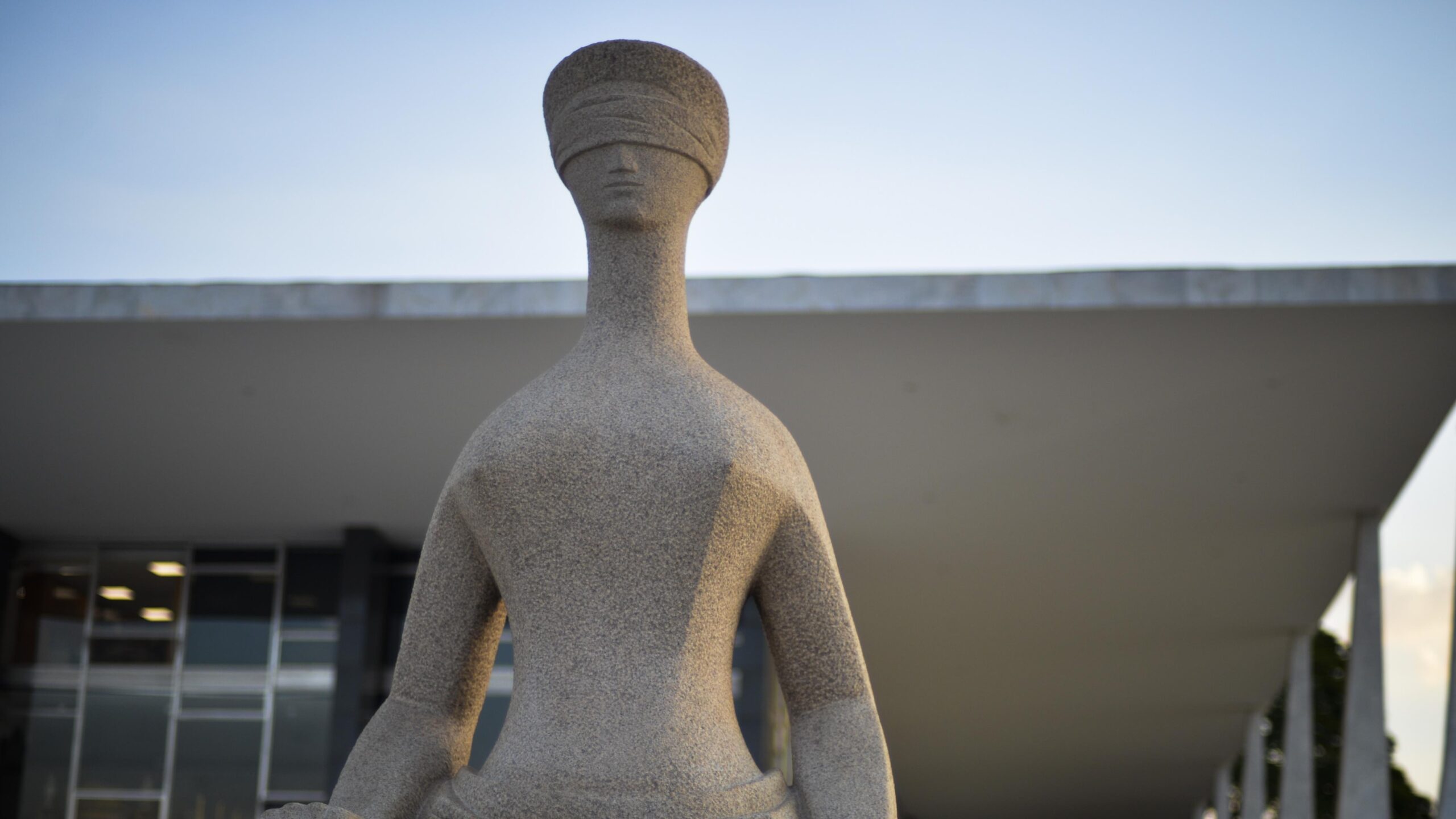 Judiciário reafirma sua independência e manifesta solidariedade a Moraes.