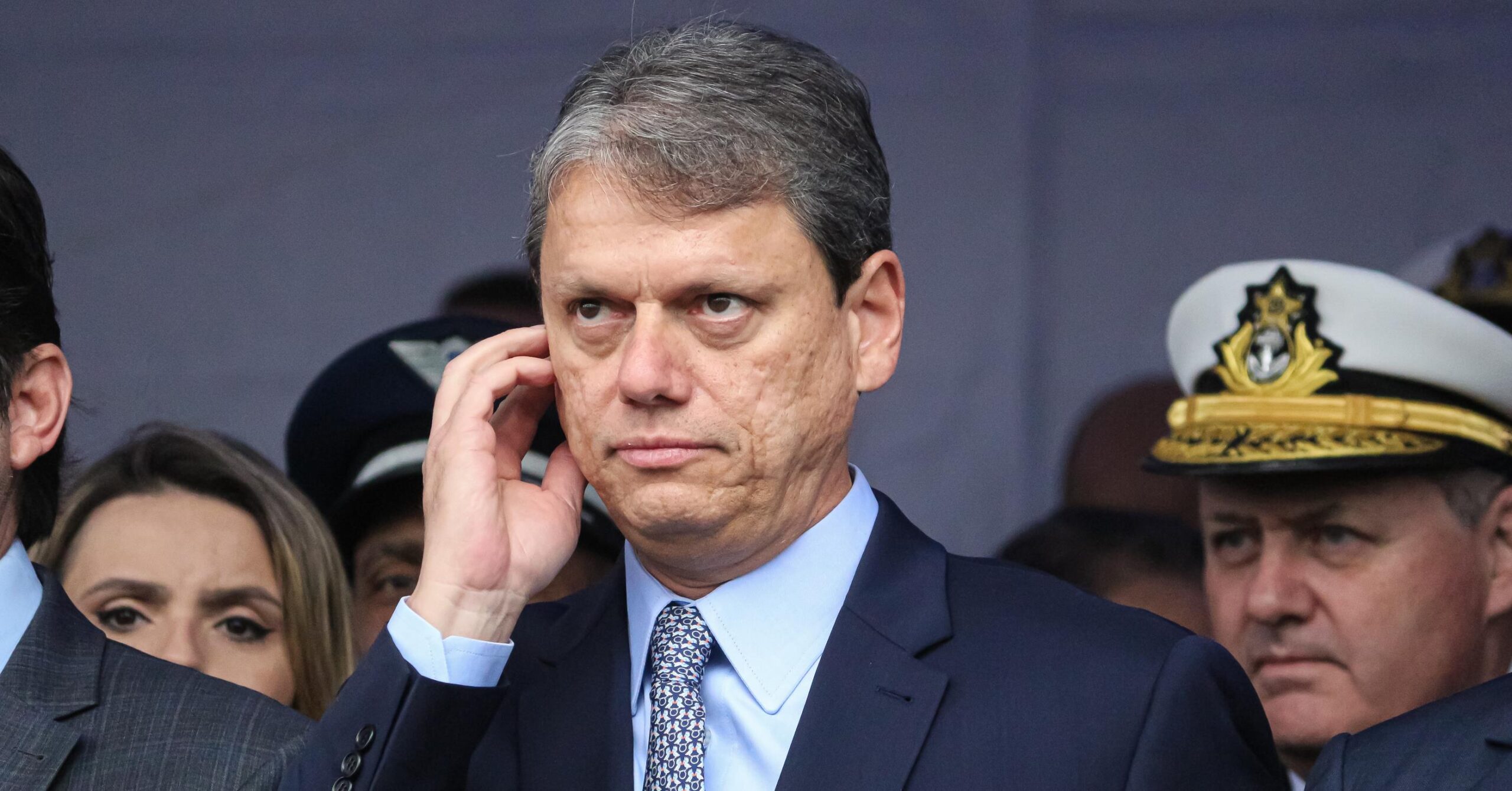 Tarcísio pediu ao STF aval para Bolsonaro viajar e negociar com Trump