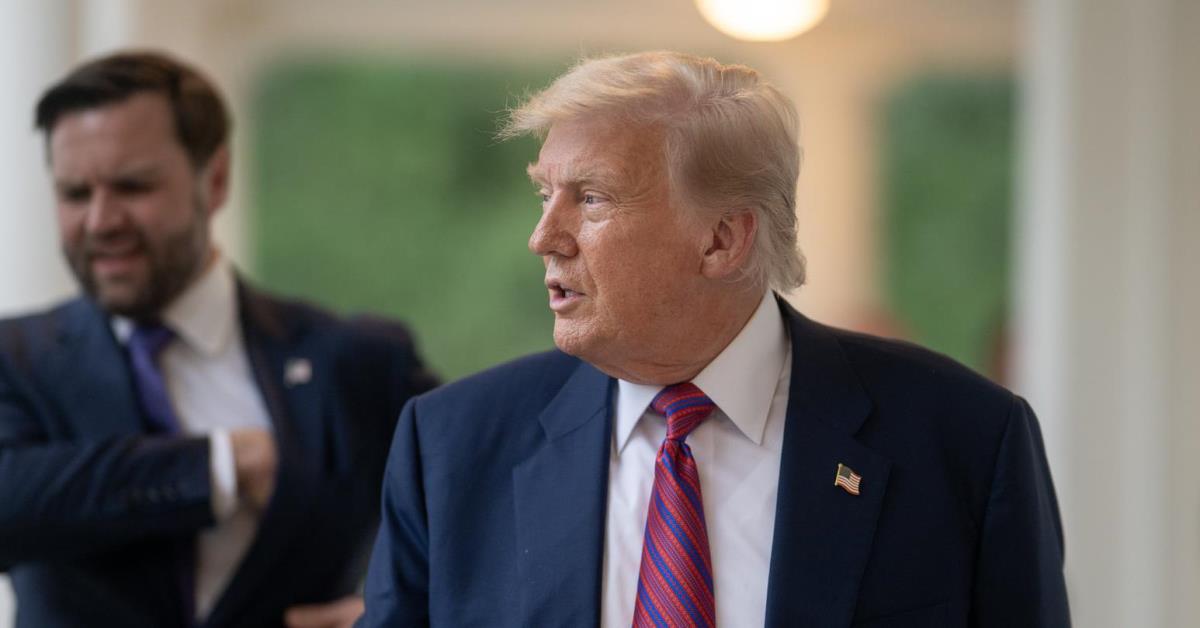 Trump foi informado que seu nome estava na lista de Epstein, diz WSJ