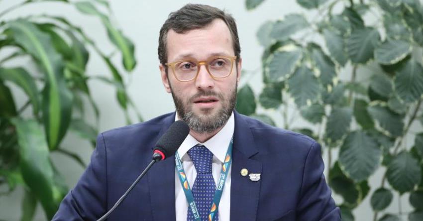 Veja quais deputados votaram a favor da moção de louvor a Trump