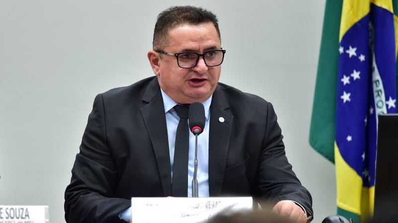 O relator da proposta na comissão foi o deputado Prof. Reginaldo Veras (PV-DF).