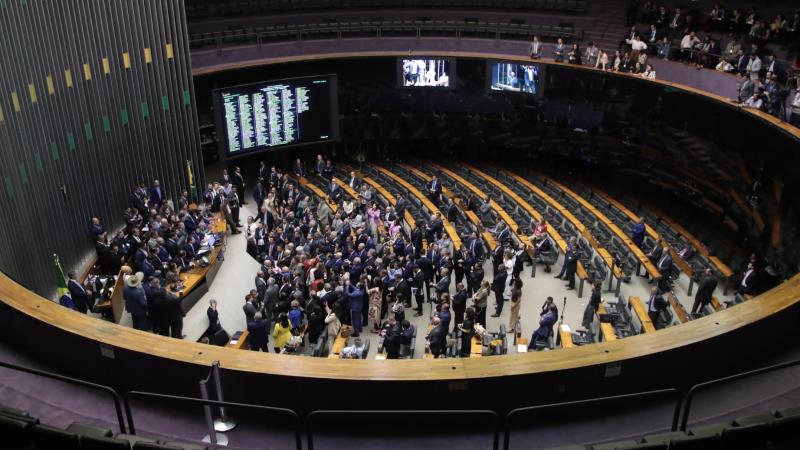 Lista contém líderes partidários e presidente de comissão que protagonizaram tumulto na Câmara.