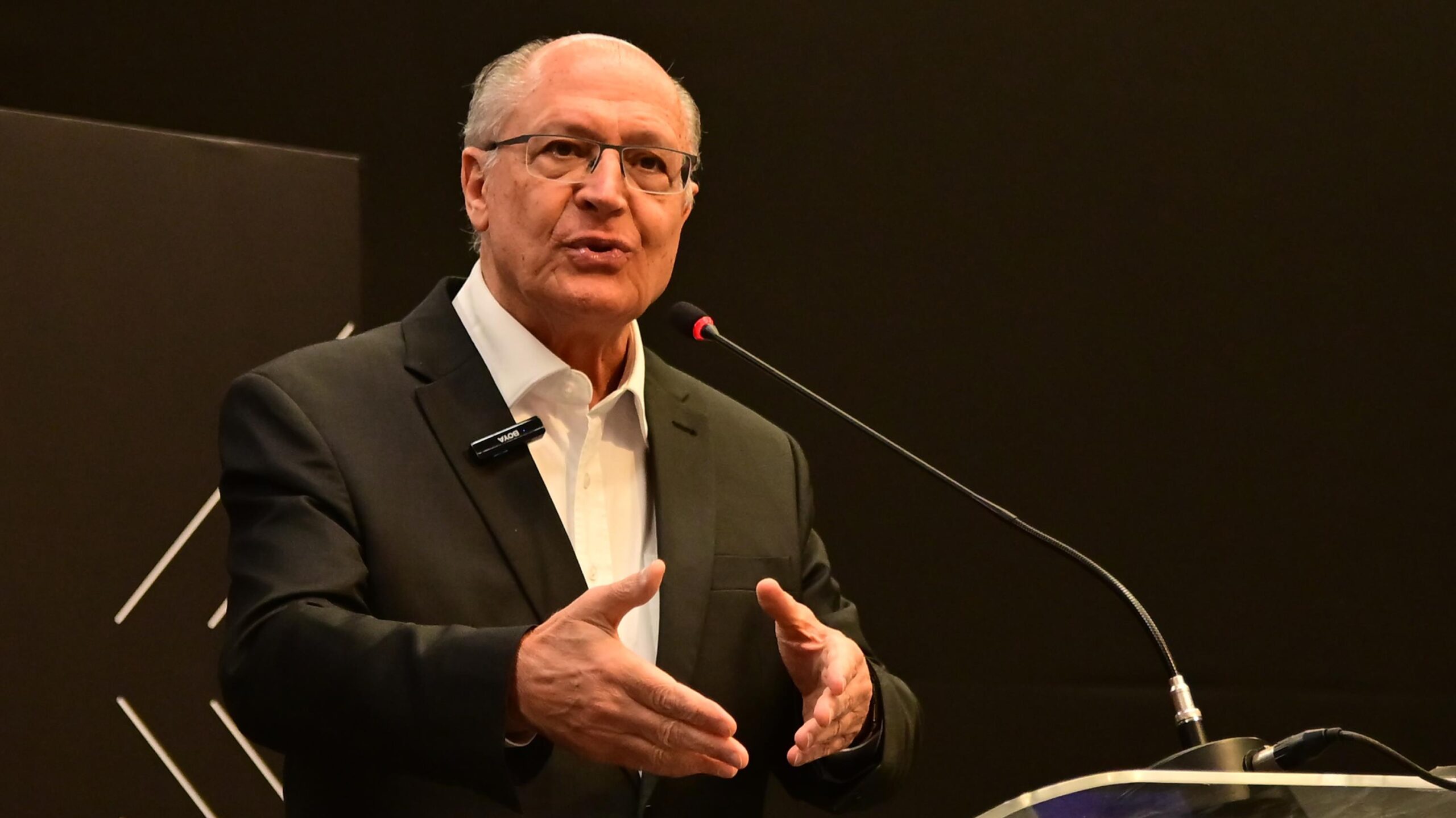 Geraldo Alckmin defende medidas de apoio a exportadores brasileiros.