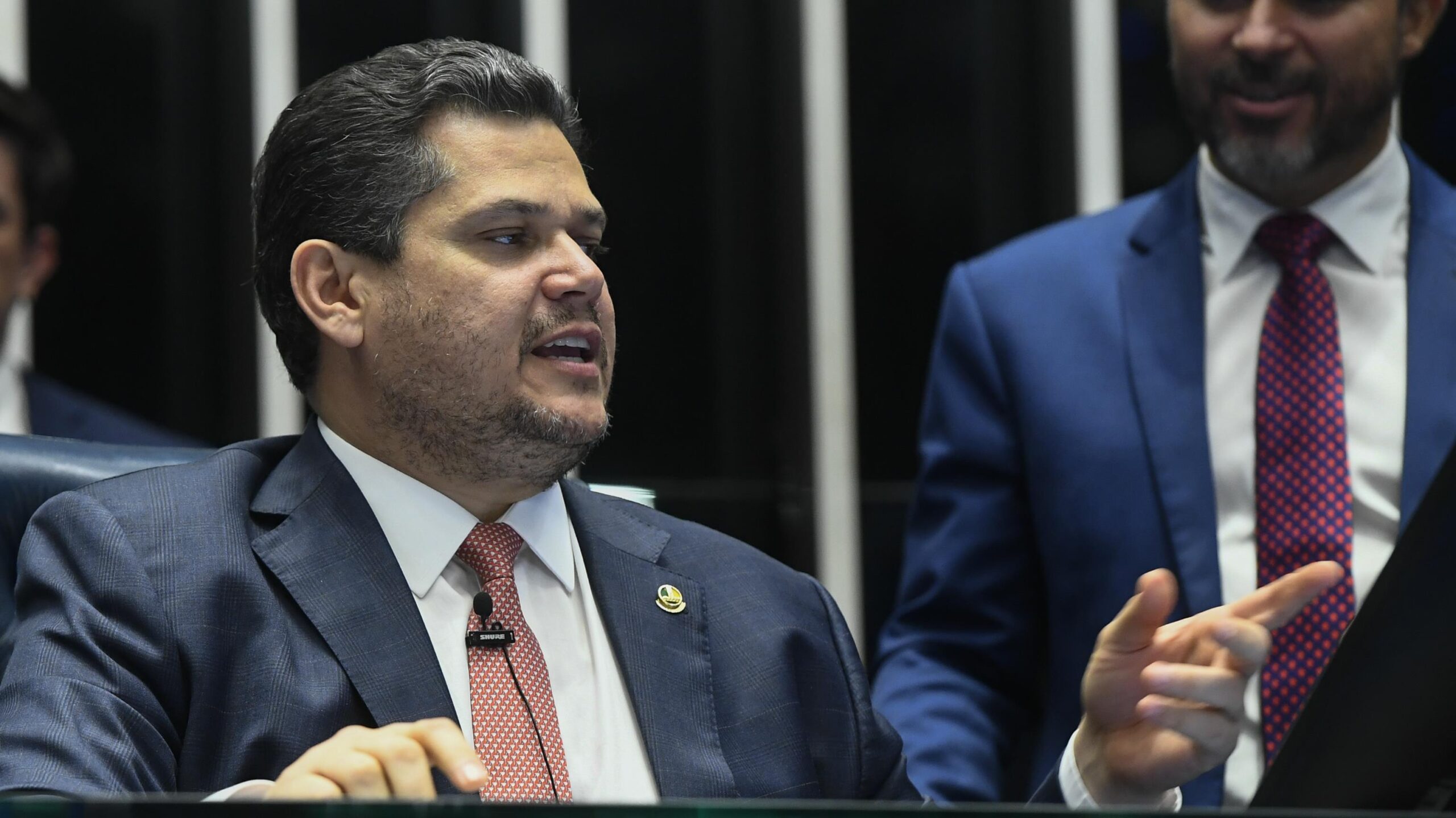 Davi Alcolumbre se pronunciou após questionamentos de Eduardo Girão, aliado de Do Val.