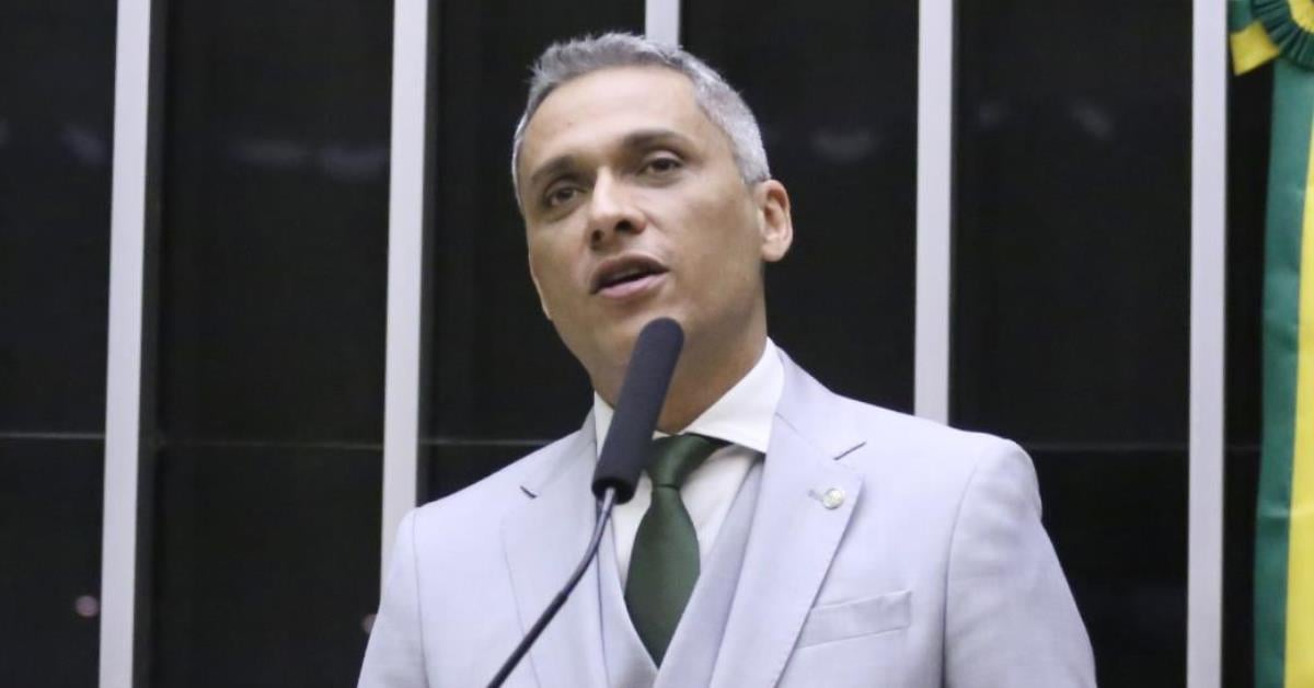 Alexandre de Moraes nega visita de Gustavo Gayer a Bolsonaro